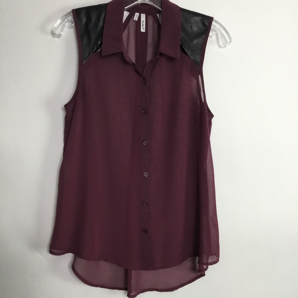 STUDIO Y button down sleeveless blouse